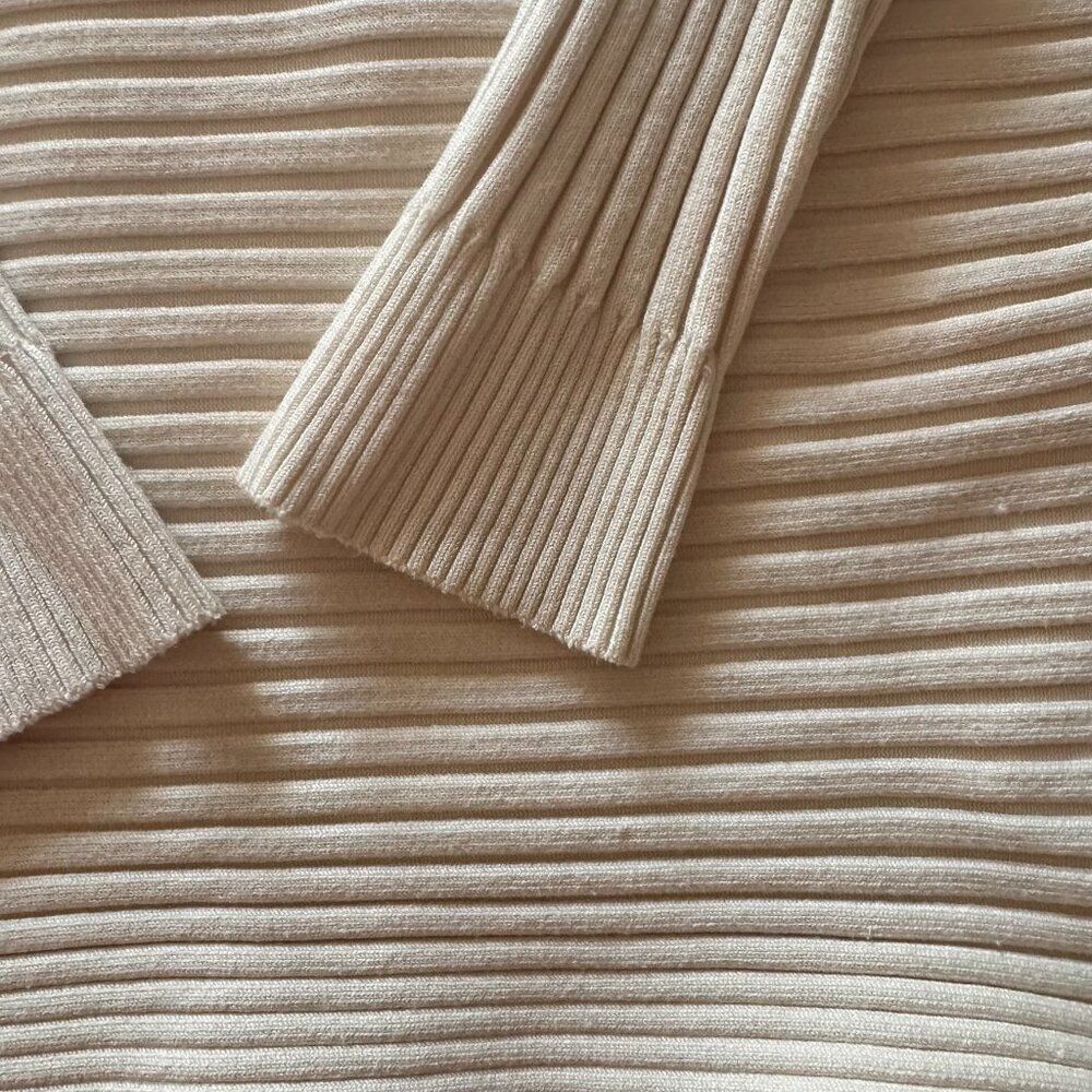 Wayne Rogers Silk/spandex sweater; Size Medium - Picture 7 of 9